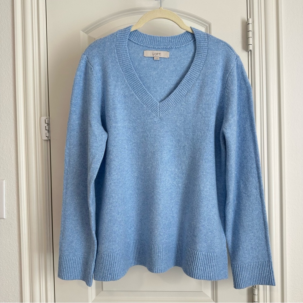 Loft Relaxed V-Neck Sweater in Light Blue M
